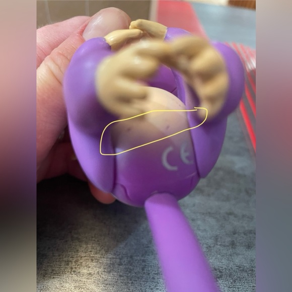 Wow Wee Fingerlings Baby Monkey Mia interactive toy in purple - Picture 4 of 5